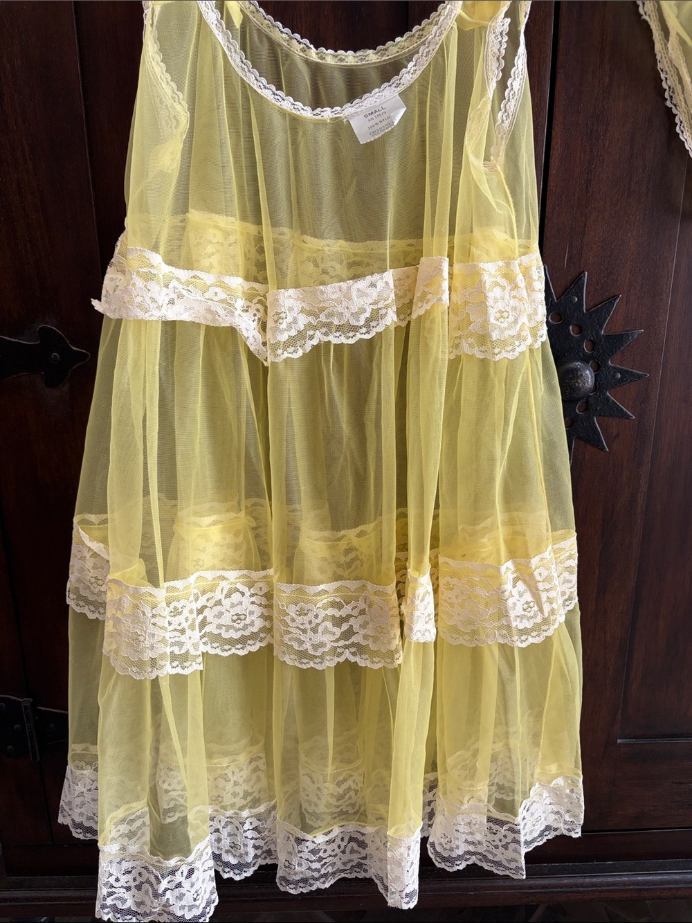 Sweet Vintage 1960s Women's Yellow Sheer Nylon & Lace Baby Doll Nightie Lingerie - Picture 8 of 13